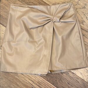 Anna Grace Women's Size Large Tan A-Line Skort with Front Knot Detail